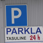 Платная парковка на Ляянемере теэ. Фото Виталия Фактулина.
